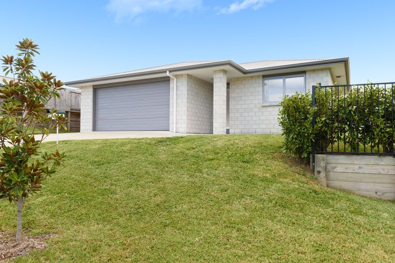 Photo of property in 23 Fairfax Crescent, Pyes Pa, Tauranga, 3112