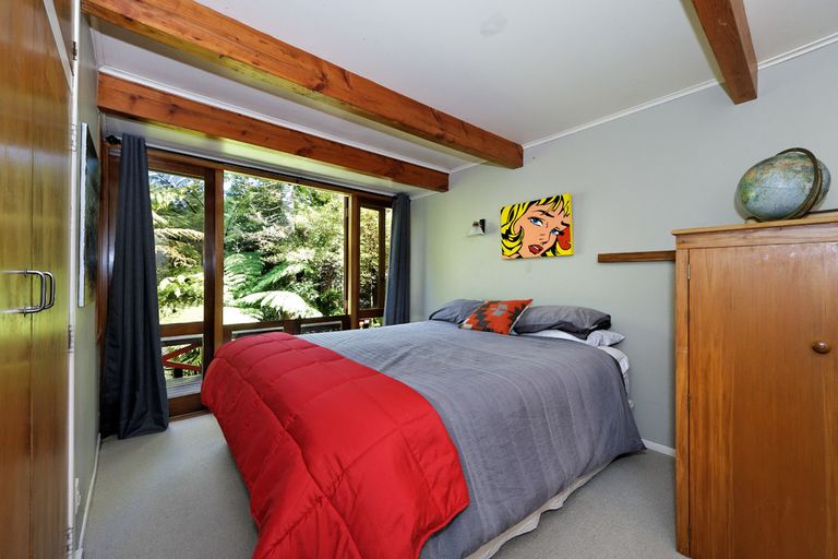 Photo of property in 12 Taraire Road, Titirangi, Auckland, 0604