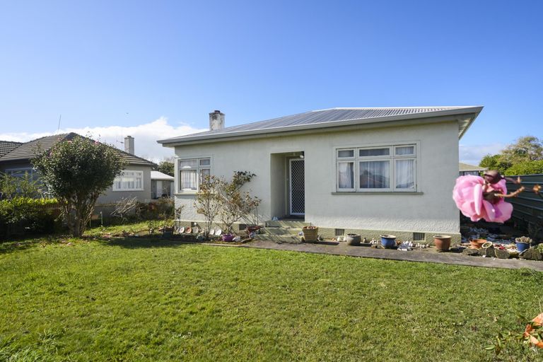 Photo of property in 11 Botanical Road, Takaro, Palmerston North, 4412