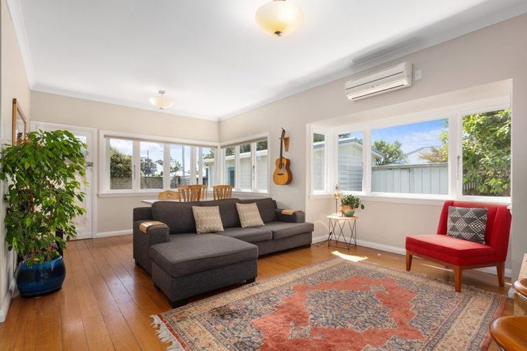 Photo of property in 19 Main Road, Titahi Bay, Porirua, 5022