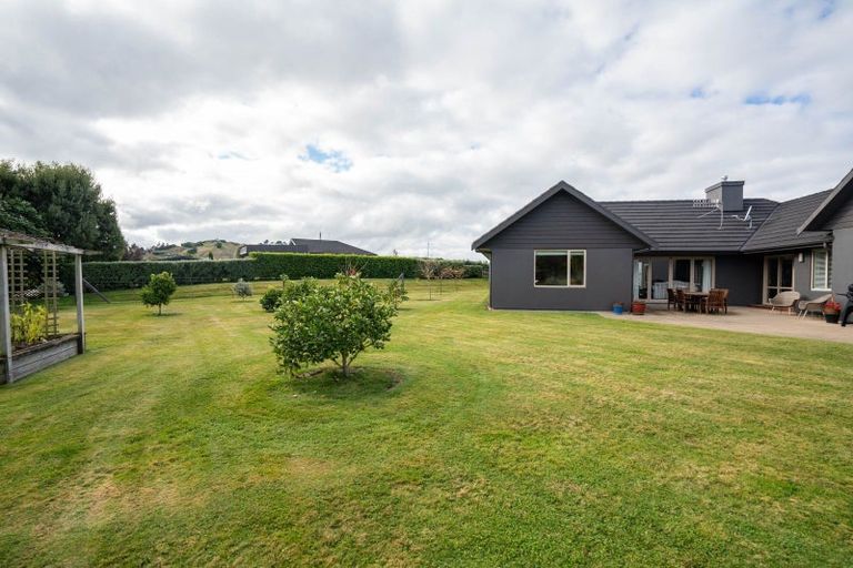 Photo of property in 63 Loch Views Road, Acacia Bay, Taupo, 3385