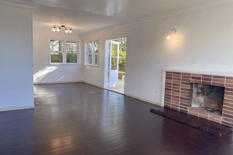 Photo of property in 86 Matipo Road, Mairangi Bay, Auckland, 0630