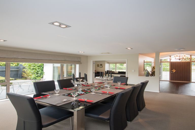 Photo of property in 2 Grand Oaks Drive, Awapuni, Palmerston North, 4412