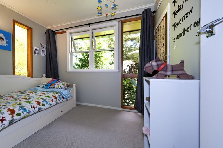 Photo of property in 12 Taraire Road, Titirangi, Auckland, 0604