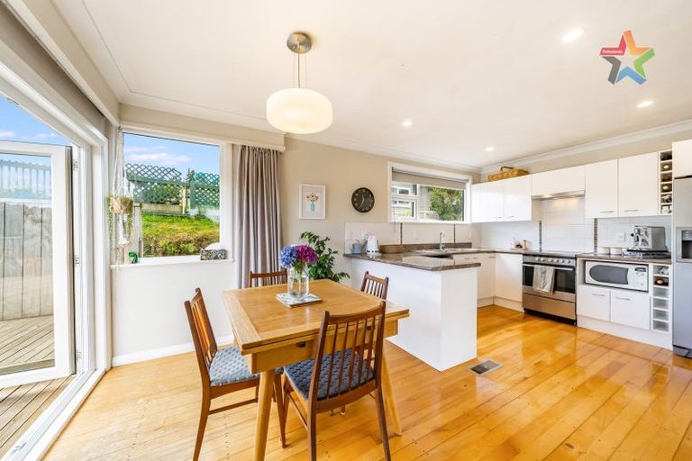 Photo of property in 11 Manor Drive, Stokes Valley, Lower Hutt, 5019