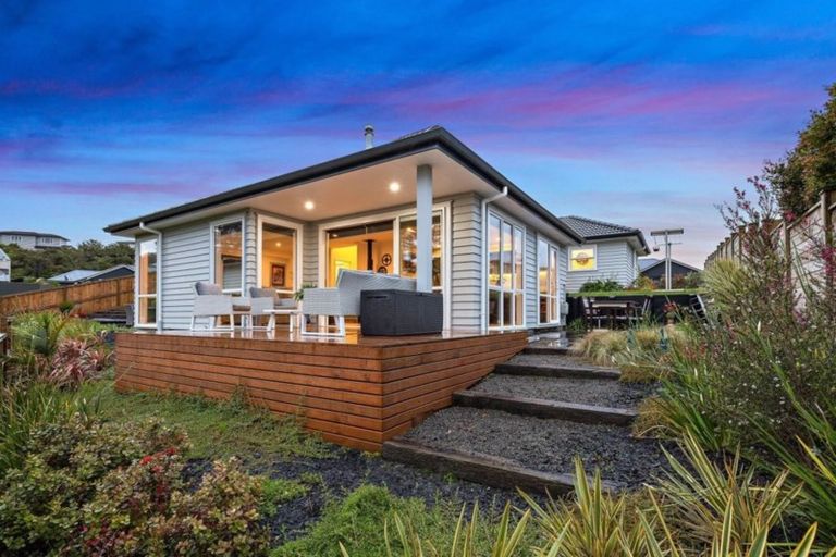 Photo of property in 2 Nikau Way, Riverhead, 0820
