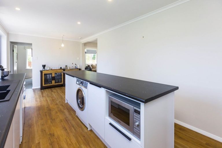 Photo of property in 32 Heretaunga Square, Silverstream, Upper Hutt, 5019