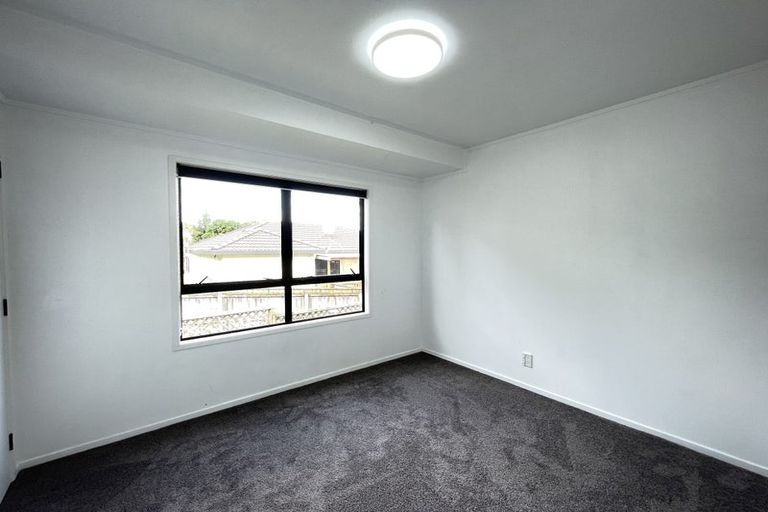 Photo of property in 81 Totaravale Drive, Totara Vale, Auckland, 0629