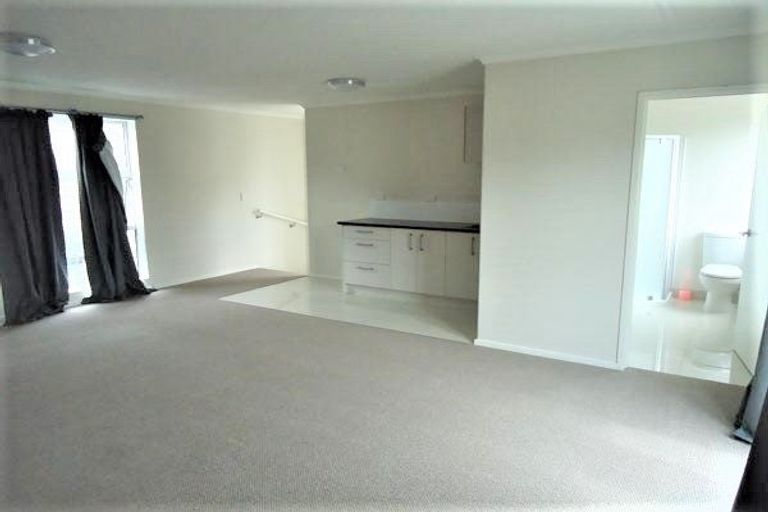 Photo of property in 13 De Havilland Road, Hobsonville, Auckland, 0616