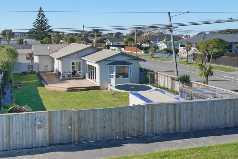 Photo of property in 319 Estuary Road, South New Brighton, Christchurch, 8062