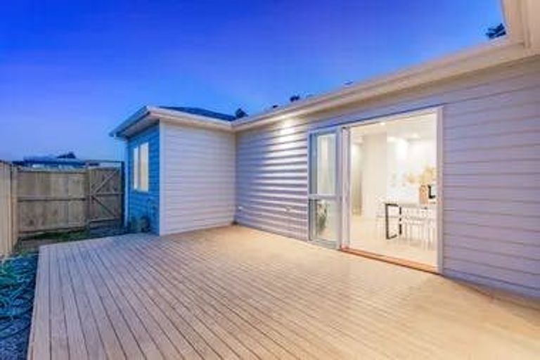 Photo of property in 17 Konoba Avenue, Kumeu, 0810