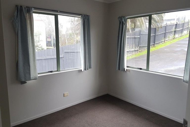 Photo of property in 2/24 Mcquarrie Avenue, Wattle Downs, Auckland, 2103