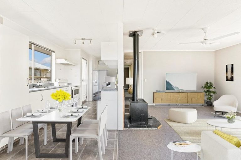 Photo of property in 56 Lavelle Road, Henderson, Auckland, 0612