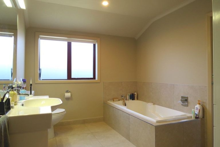 Photo of property in 11 Victoria Street, Coromandel, 3506