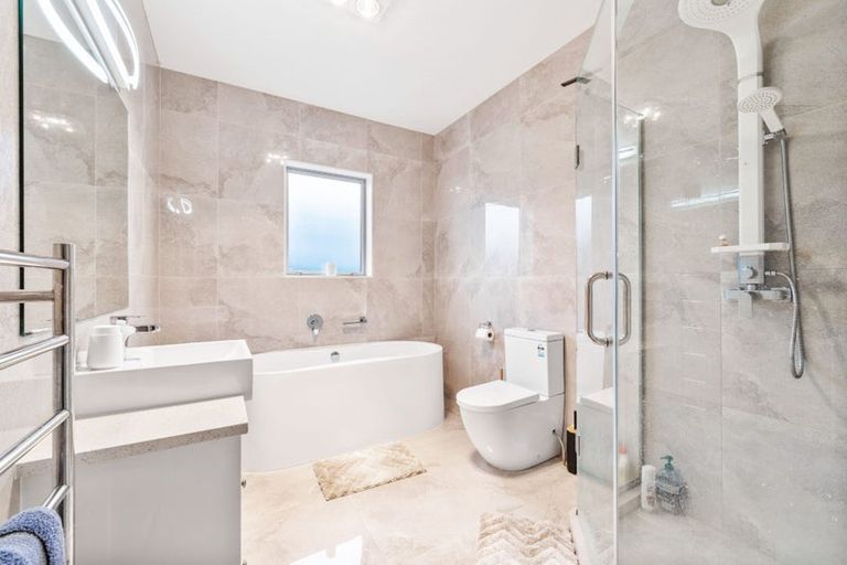 Photo of property in 4 Lewis Younie Road, Kumeu, 0810