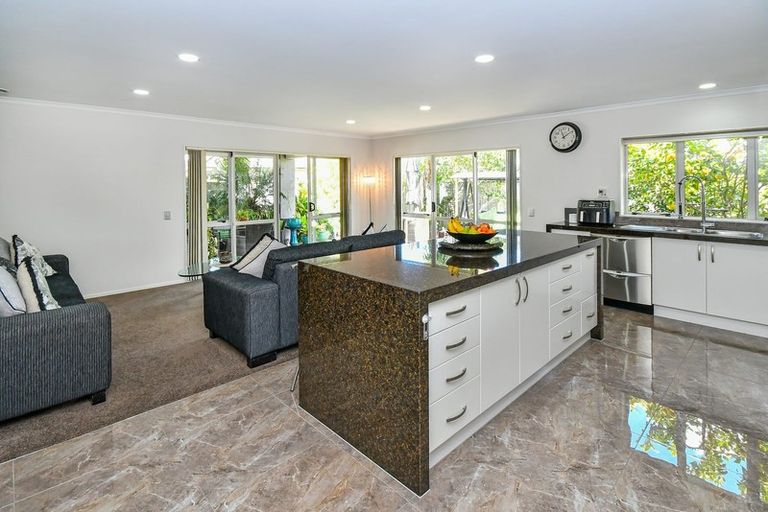 Photo of property in 4 Glasson Avenue, Flat Bush, Auckland, 2016