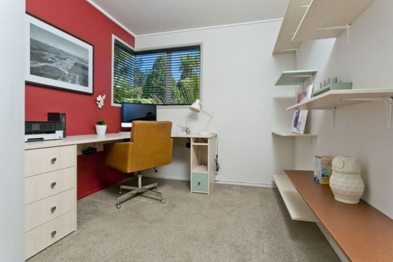 Photo of property in 27 Lyford Crescent, Sunnynook, Auckland, 0620