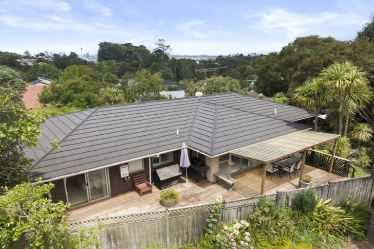 Photo of property in 31 Calman Place, Chatswood, Auckland, 0626