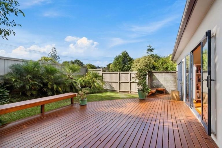 Photo of property in 18 Beulah Avenue, Rothesay Bay, Auckland, 0630