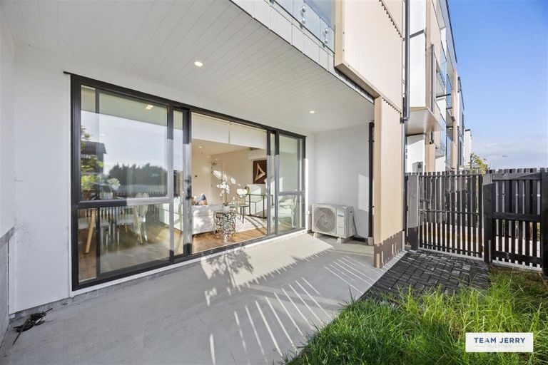 Photo of property in 2/1g Dishys Road, Flat Bush, Auckland, 2019
