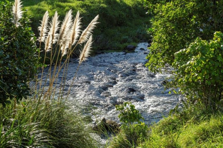 Photo of property in 2 Washer Road, Omata, New Plymouth, 4374
