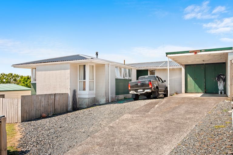 Photo of property in 4 Tawa Place, Waiuku, 2123