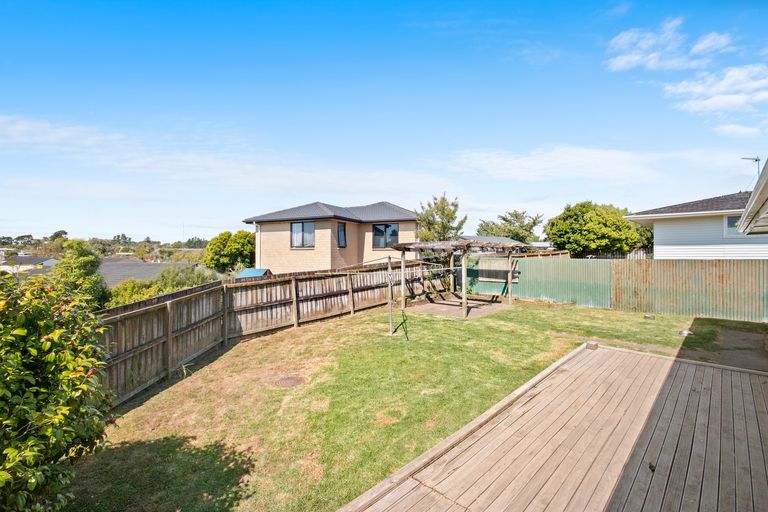 Photo of property in 4 Tawa Place, Waiuku, 2123