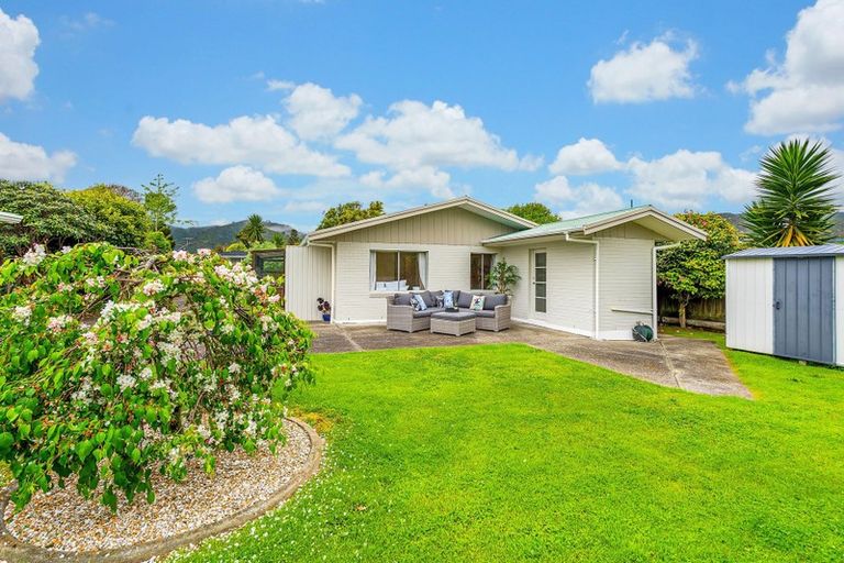Photo of property in 8 Leybourne Avenue, Waikanae, 5036