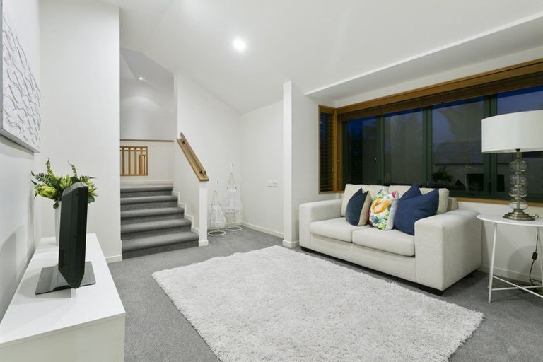 Photo of property in 35 Isobel Road, Greenhithe, Auckland, 0632