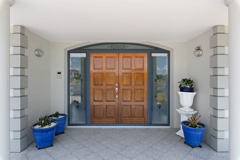 Photo of property in 16 Waimanu Bay Drive, Te Atatu Peninsula, Auckland, 0610