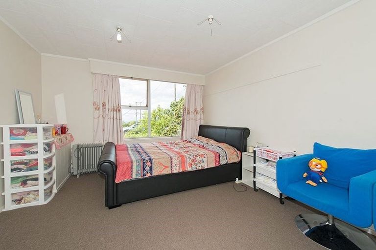 Photo of property in 1016 East Coast Road, Fairview Heights, Auckland, 0630