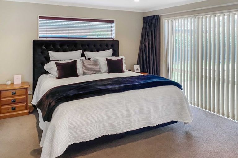 Photo of property in 6 Papaumu Green, Parklands, Christchurch, 8083