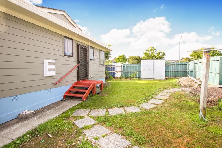 Photo of property in 2/208 Waitemata Drive, Ranui, Auckland, 0612