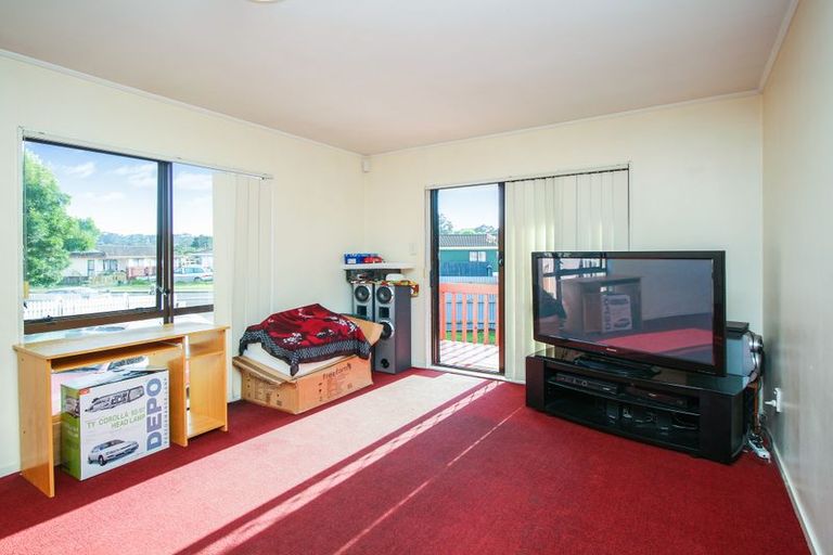 Photo of property in 2/208 Waitemata Drive, Ranui, Auckland, 0612