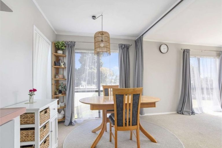 Photo of property in 8 Le Havre Place, Takanini, 2112