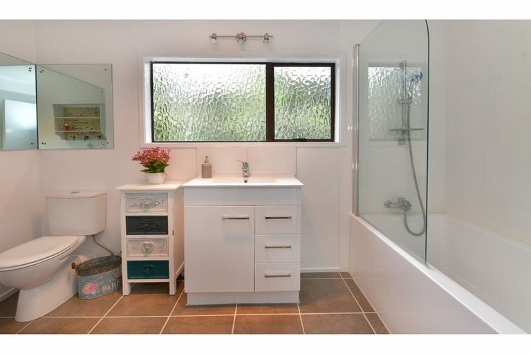 Photo of property in 28 Puhoi Road, Puhoi, Warkworth, 0994