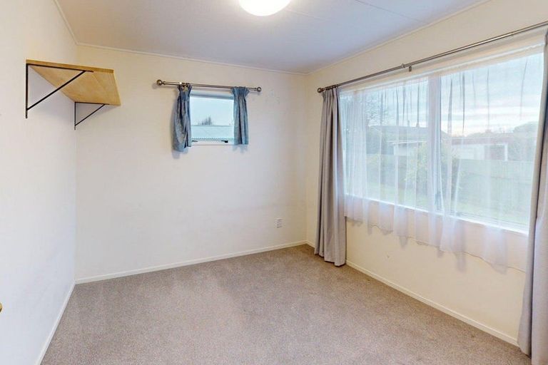 Photo of property in 2 Newton Place, Westbrook, Palmerston North, 4412