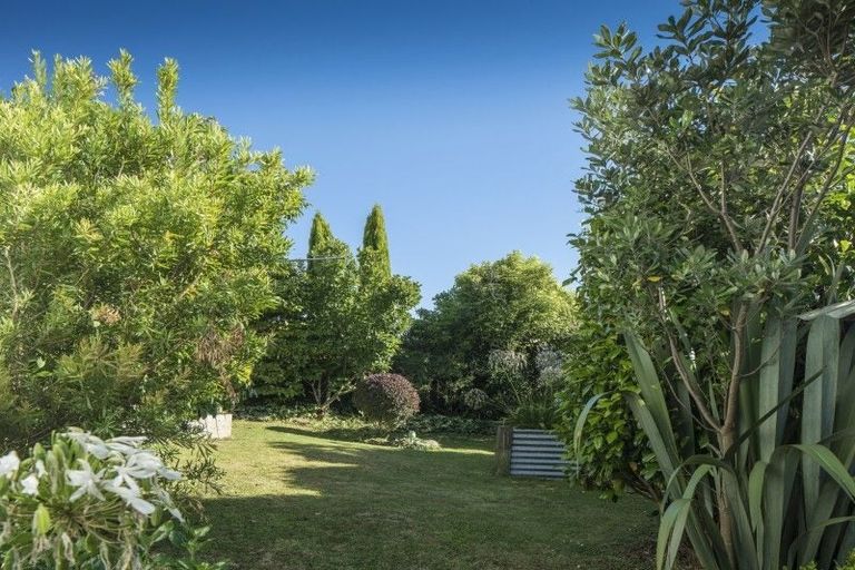 Photo of property in 26 Bellringer Crescent, Newlands, Wellington, 6037