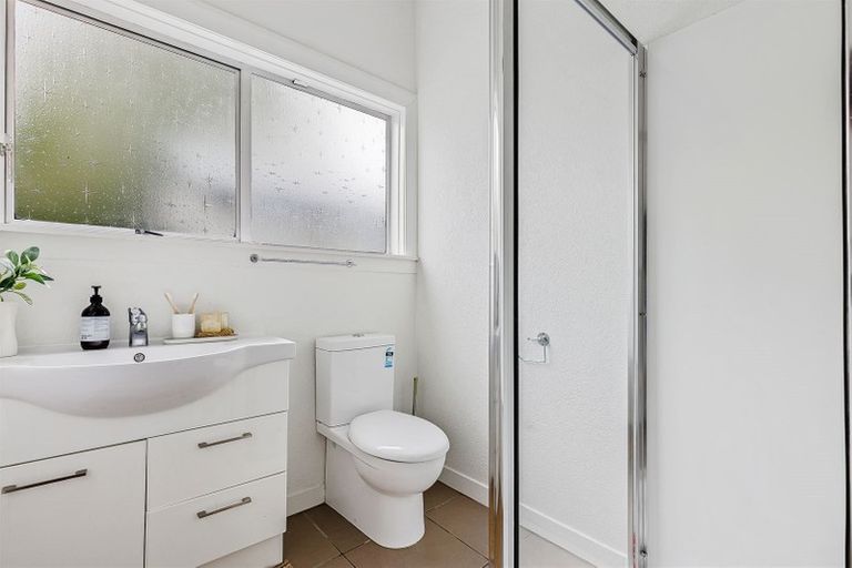 Photo of property in 1/170 Main North Road, Redwood, Christchurch, 8051