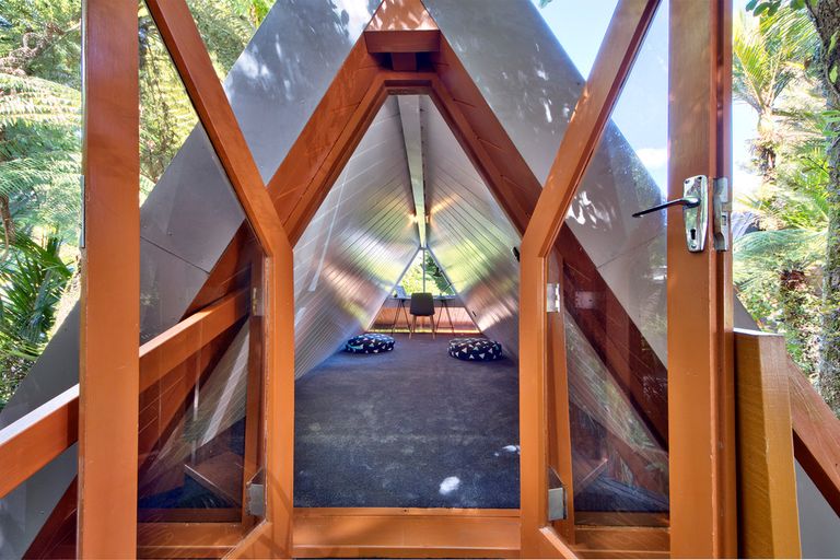 Photo of property in 12 Taraire Road, Titirangi, Auckland, 0604