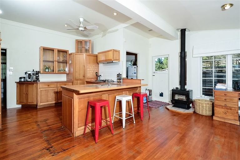 Photo of property in 344 Waitakere Road, Taupaki, Henderson, 0782