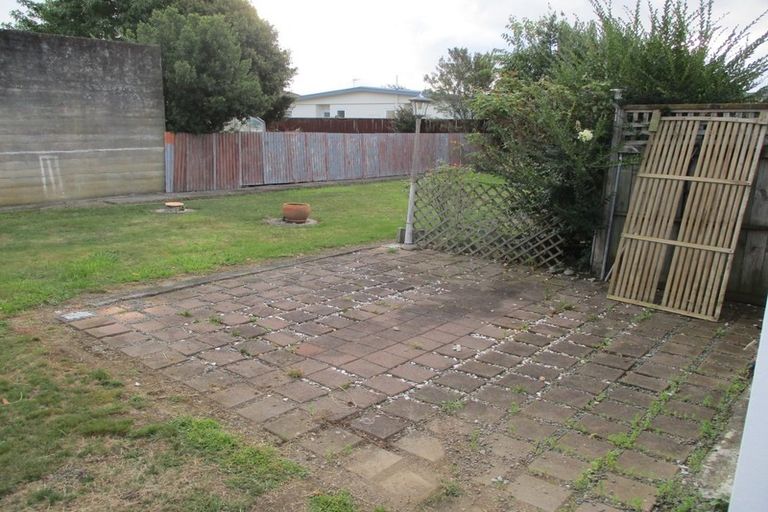 Photo of property in 19 Queenwood Road, Levin, 5510