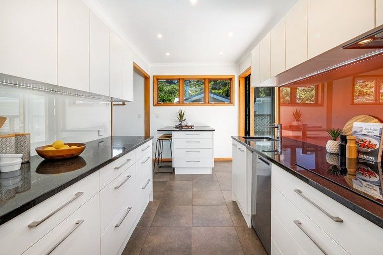 Photo of property in 45 Maungaraki Road, Korokoro, Lower Hutt, 5012