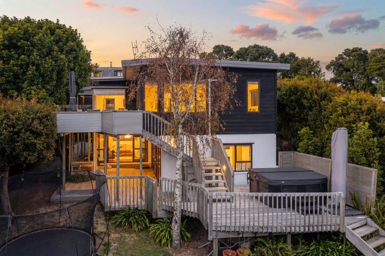 Photo of property in 12 Braemar Road, Rothesay Bay, Auckland, 0630
