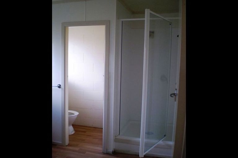 Photo of property in 2/3 Tralee Place, Hillcrest, Hamilton, 3216