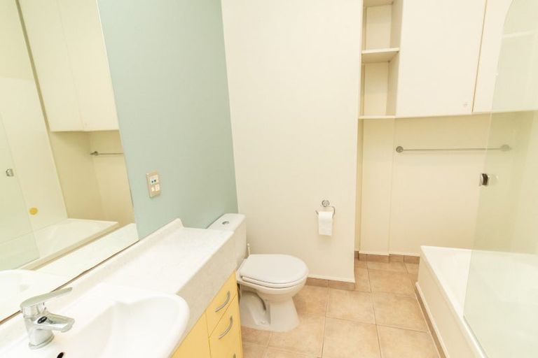 Photo of property in Stadium Garden Flats, 412/107 Thorndon Quay, Pipitea, Wellington, 6011