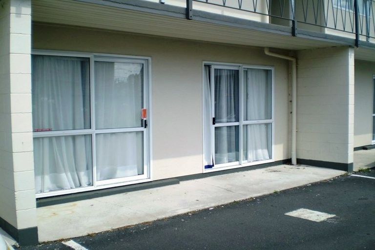 Photo of property in 1/3 Tralee Place, Hillcrest, Hamilton, 3216