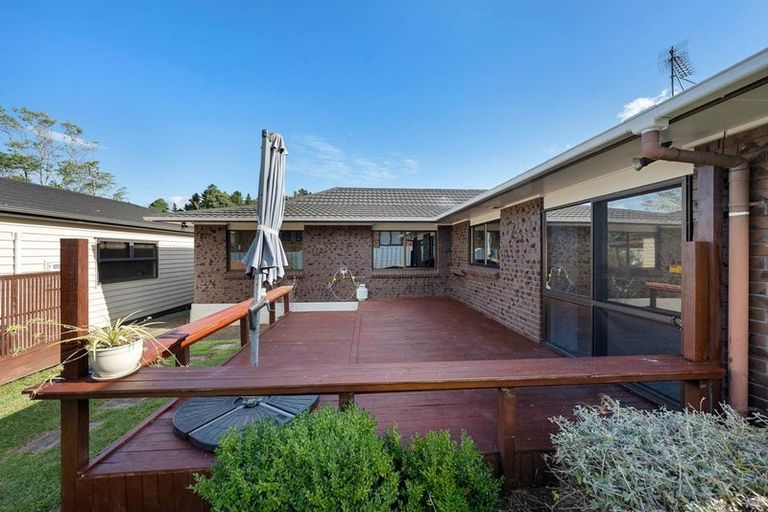 Photo of property in 7 Mark Edward Drive, Half Moon Bay, Auckland, 2012