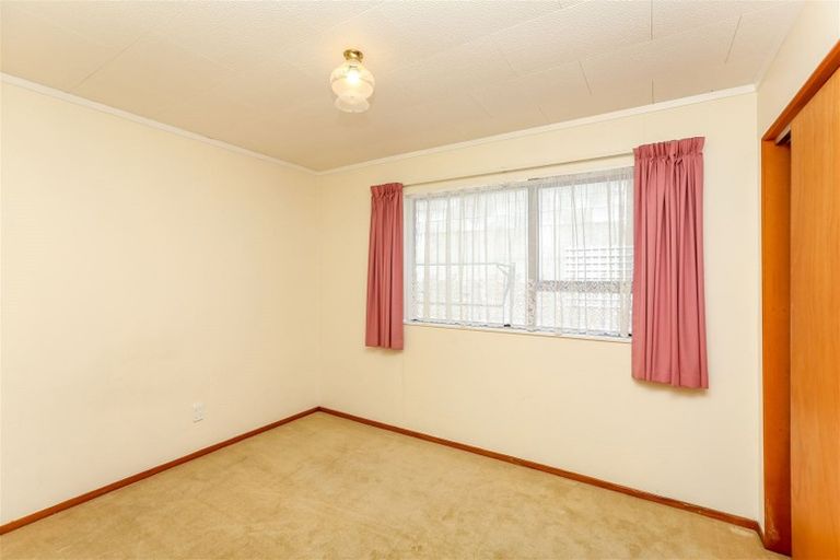 Photo of property in 2/481 Saint Aubyn, Moturoa, New Plymouth, 4310