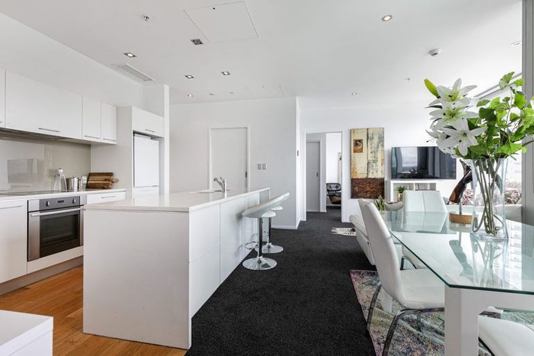 Photo of property in Sentinel Apartments, 905/3 Northcroft Street, Takapuna, Auckland, 0622